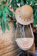 Conjunto bolsito palma y sombrero conchitas