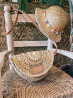 Conjunto bolsito palma y sombrero conchitas